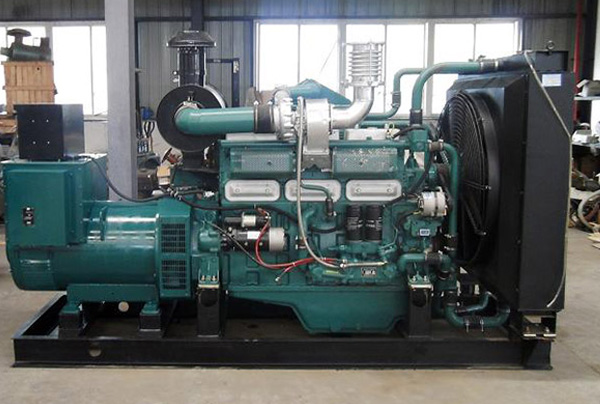 发电机蓄电池保养：电解液液位补充规范与电极桩腐蚀处理，延长蓄电池使用寿命